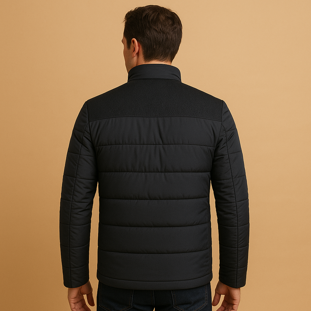 Men’s fleece jacket with soft inner lining, high collar, and zip pockets, suitable for everyday wear and outdoor use.
